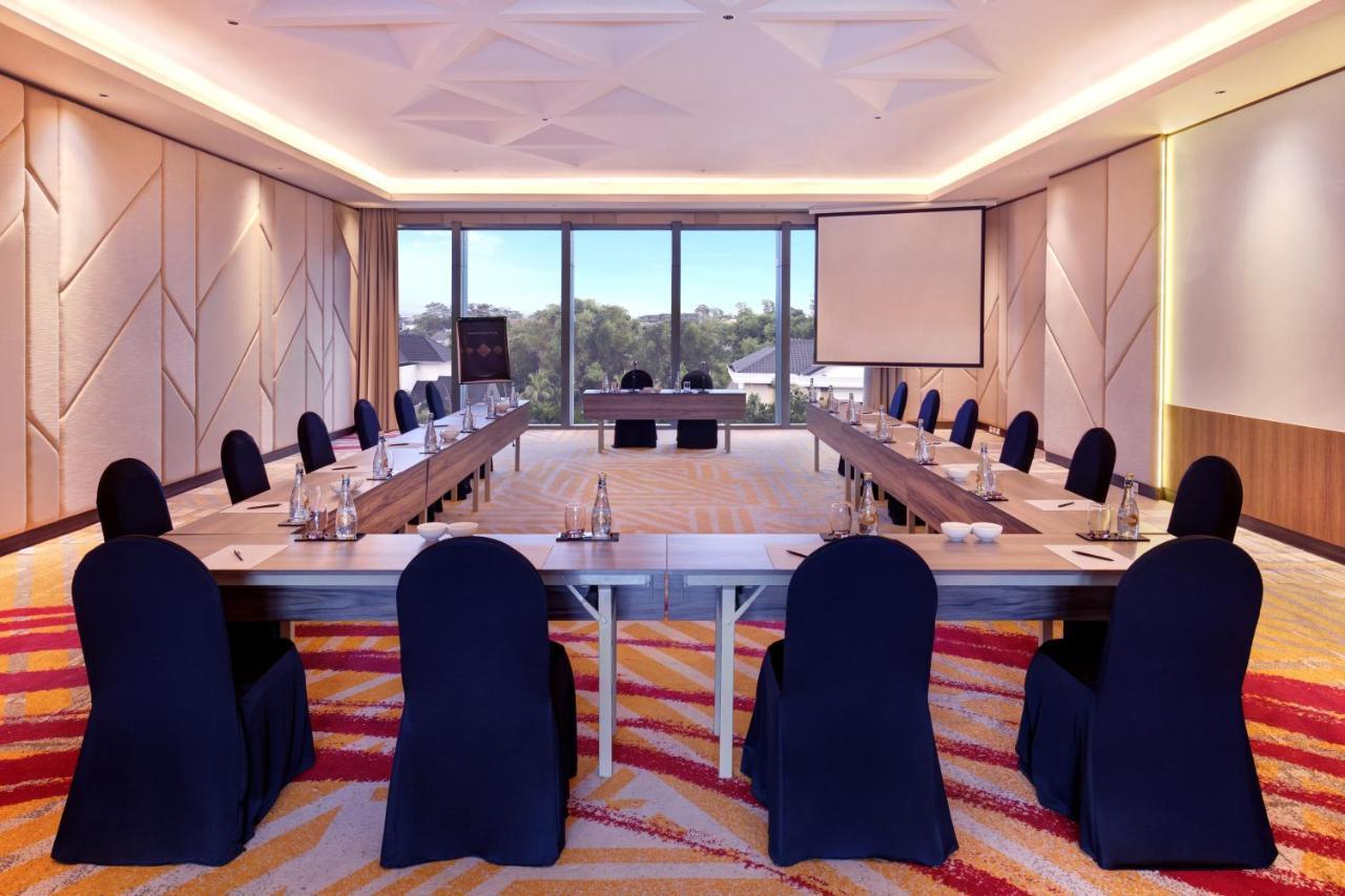 Grand Mercure Malang Buitenkant foto