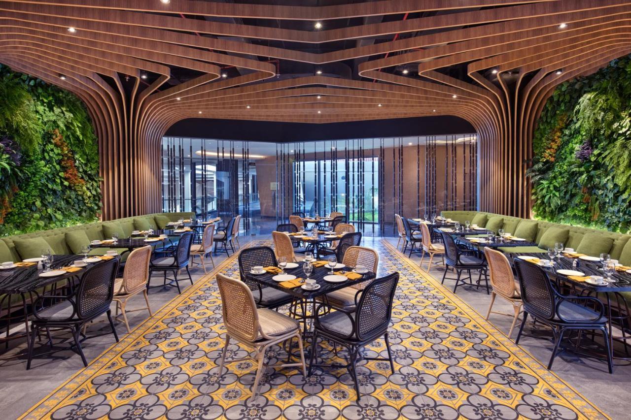 Grand Mercure Malang Buitenkant foto