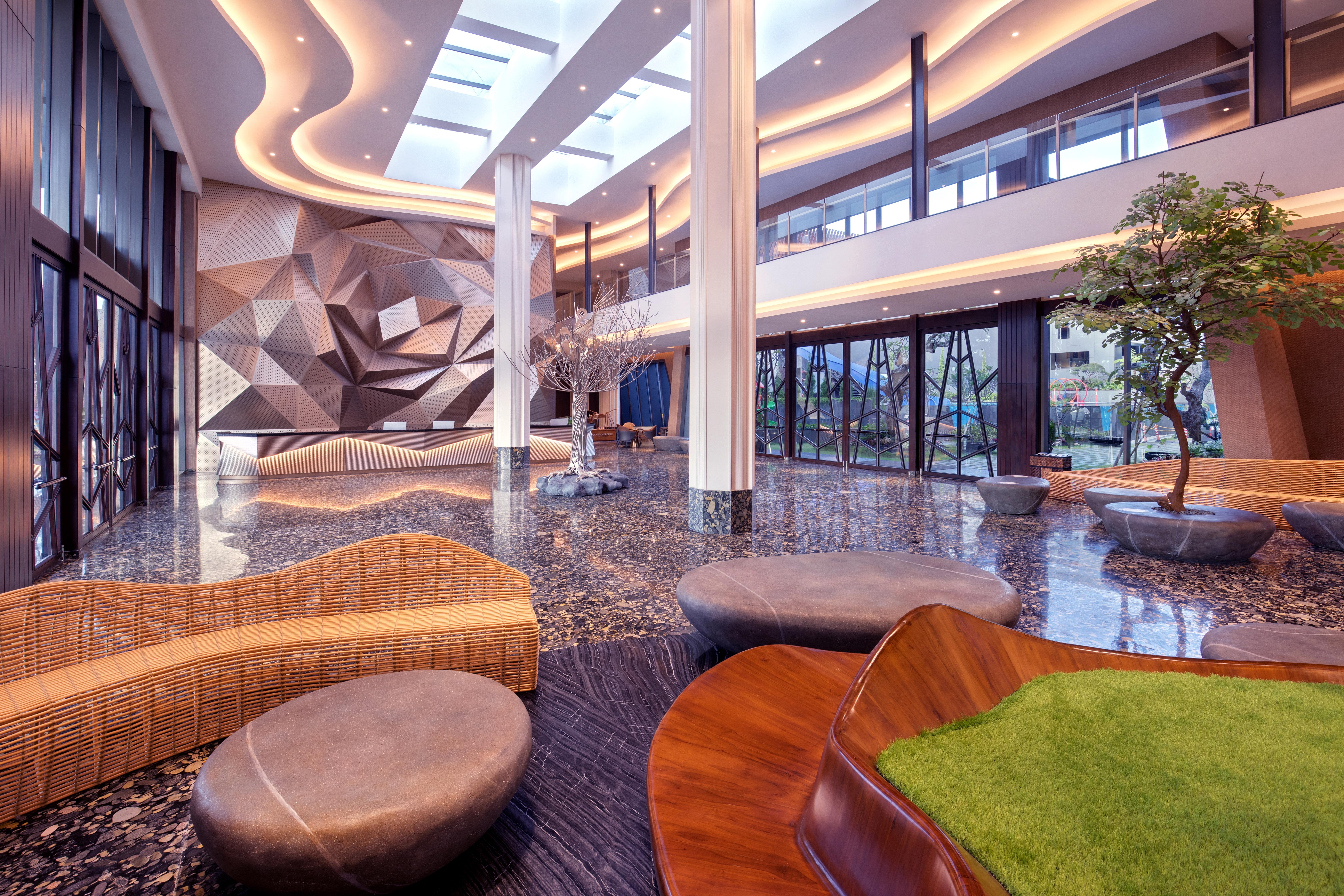 Grand Mercure Malang Buitenkant foto