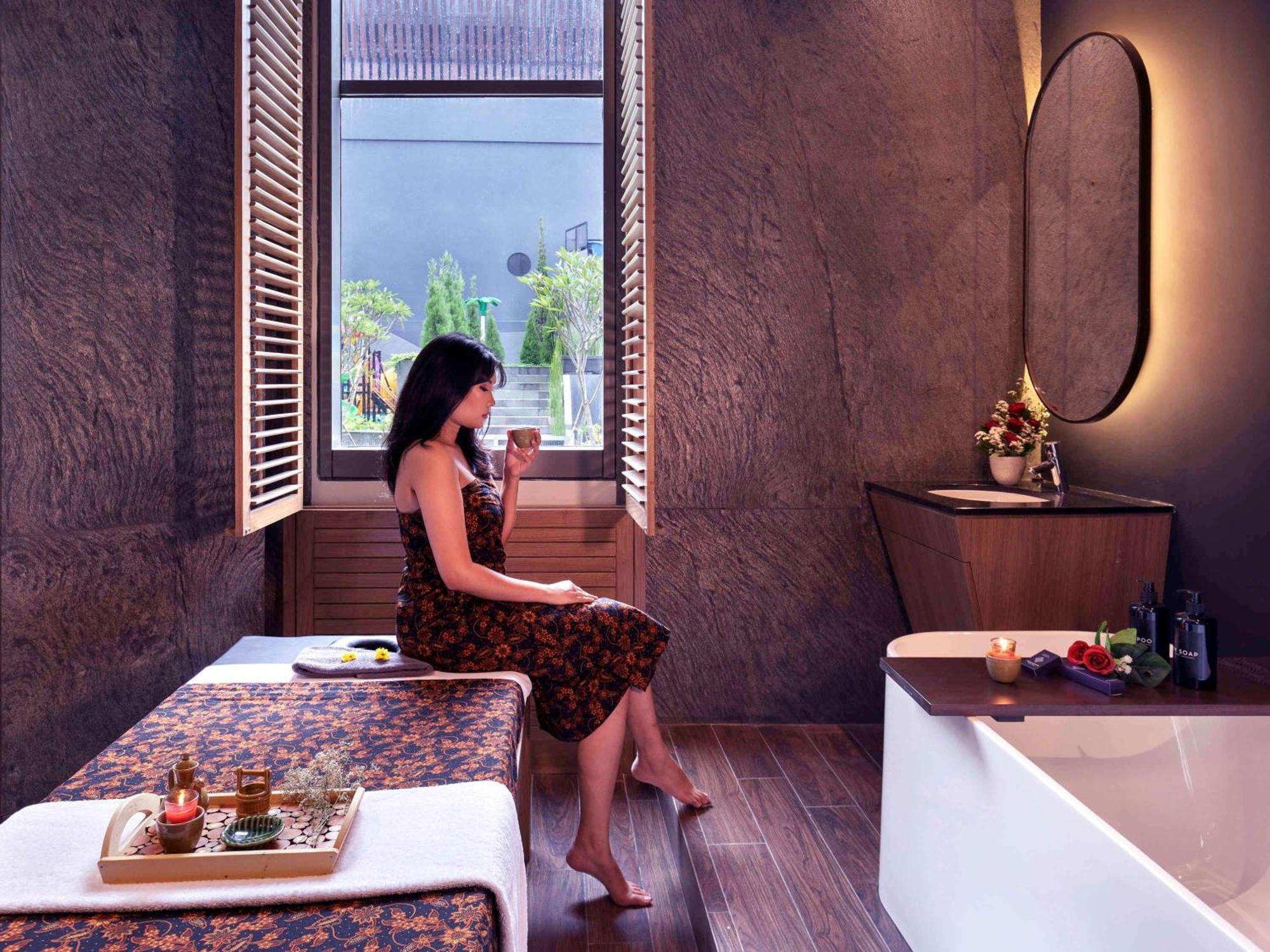 Grand Mercure Malang Buitenkant foto