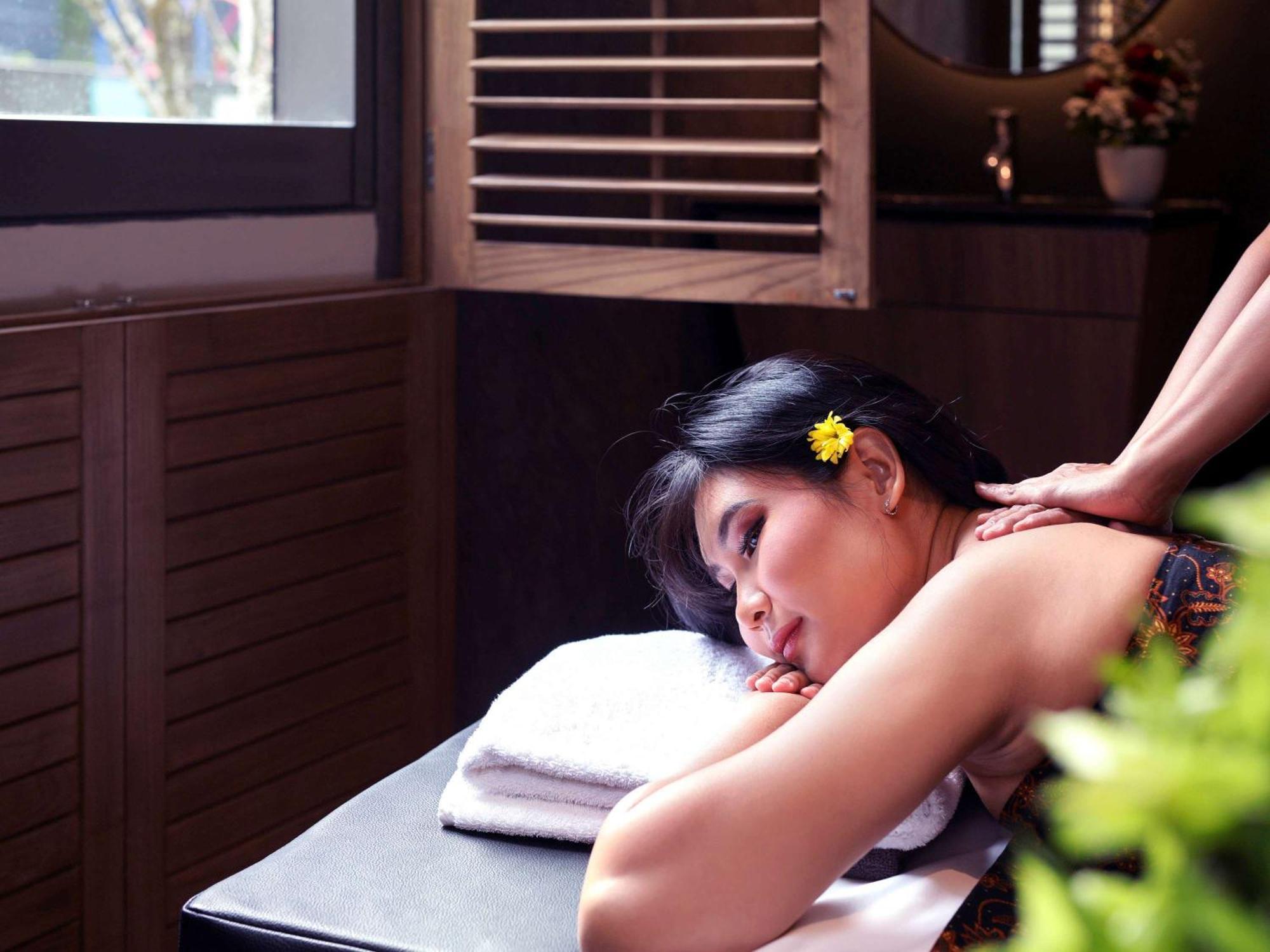 Grand Mercure Malang Buitenkant foto