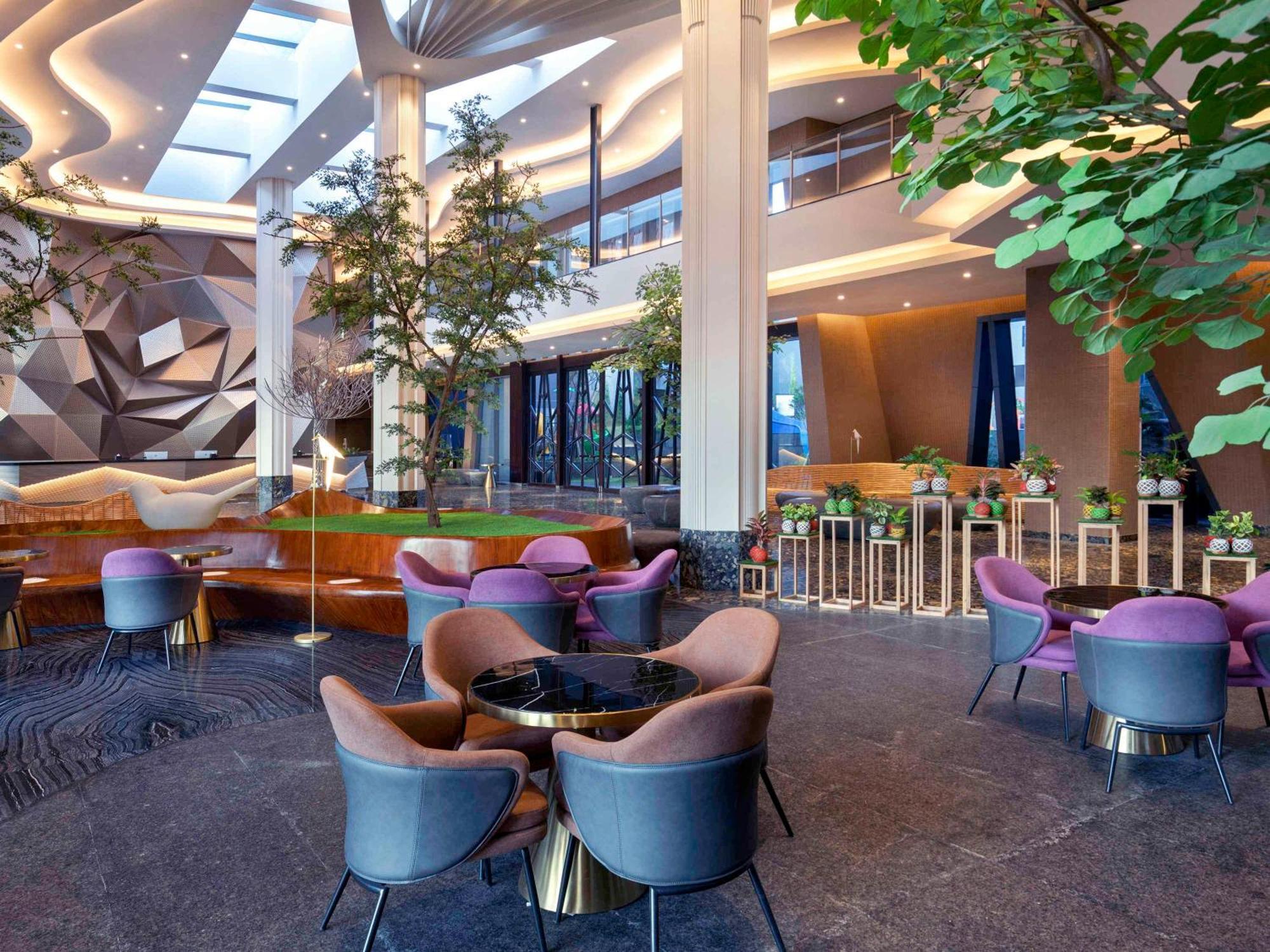 Grand Mercure Malang Buitenkant foto