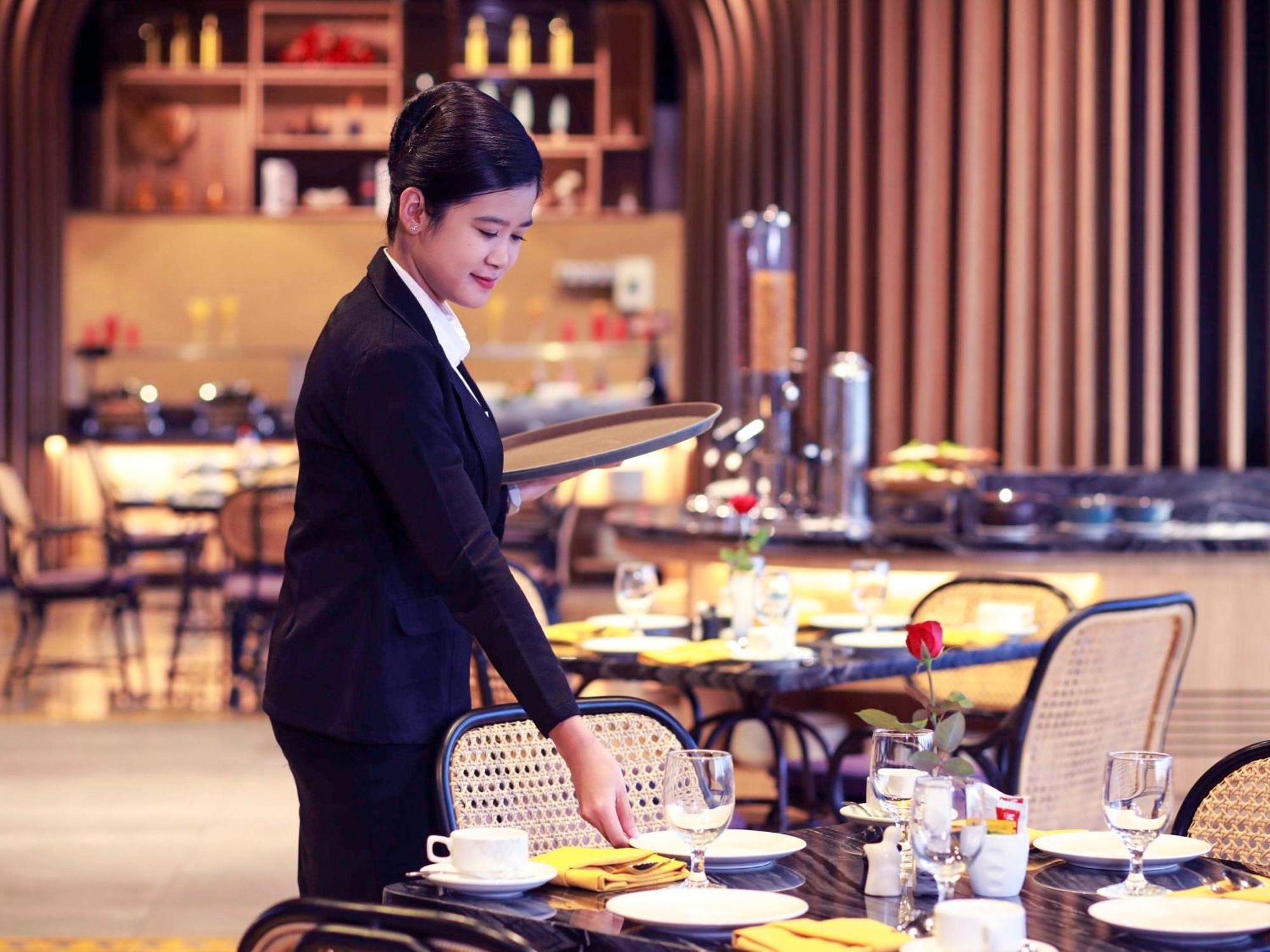 Grand Mercure Malang Buitenkant foto