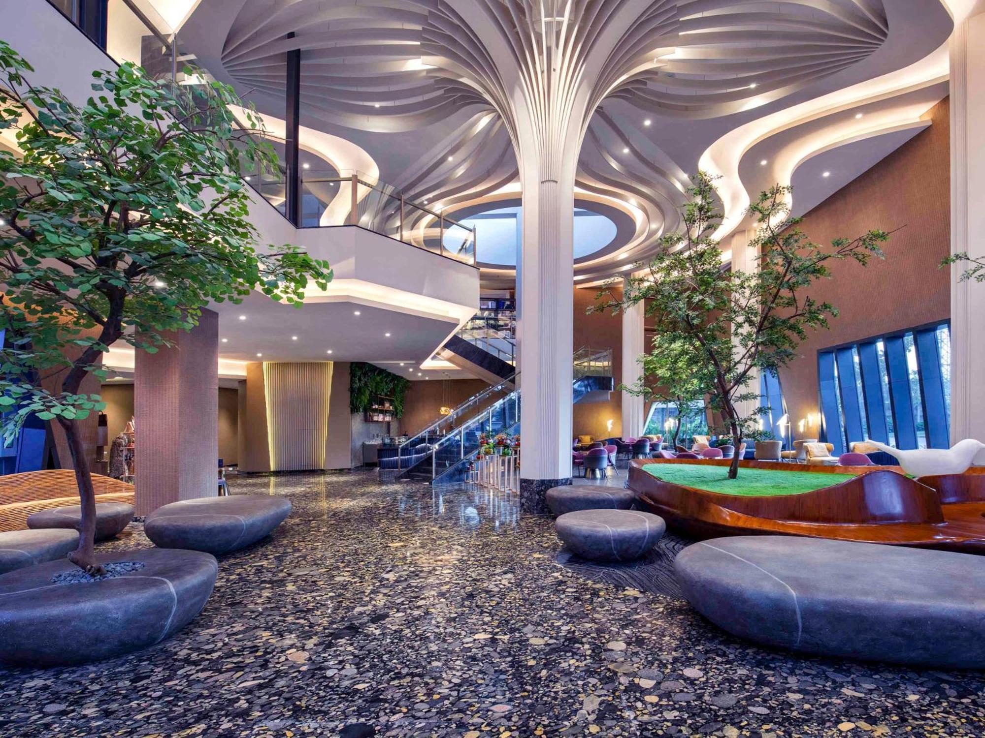Grand Mercure Malang Buitenkant foto