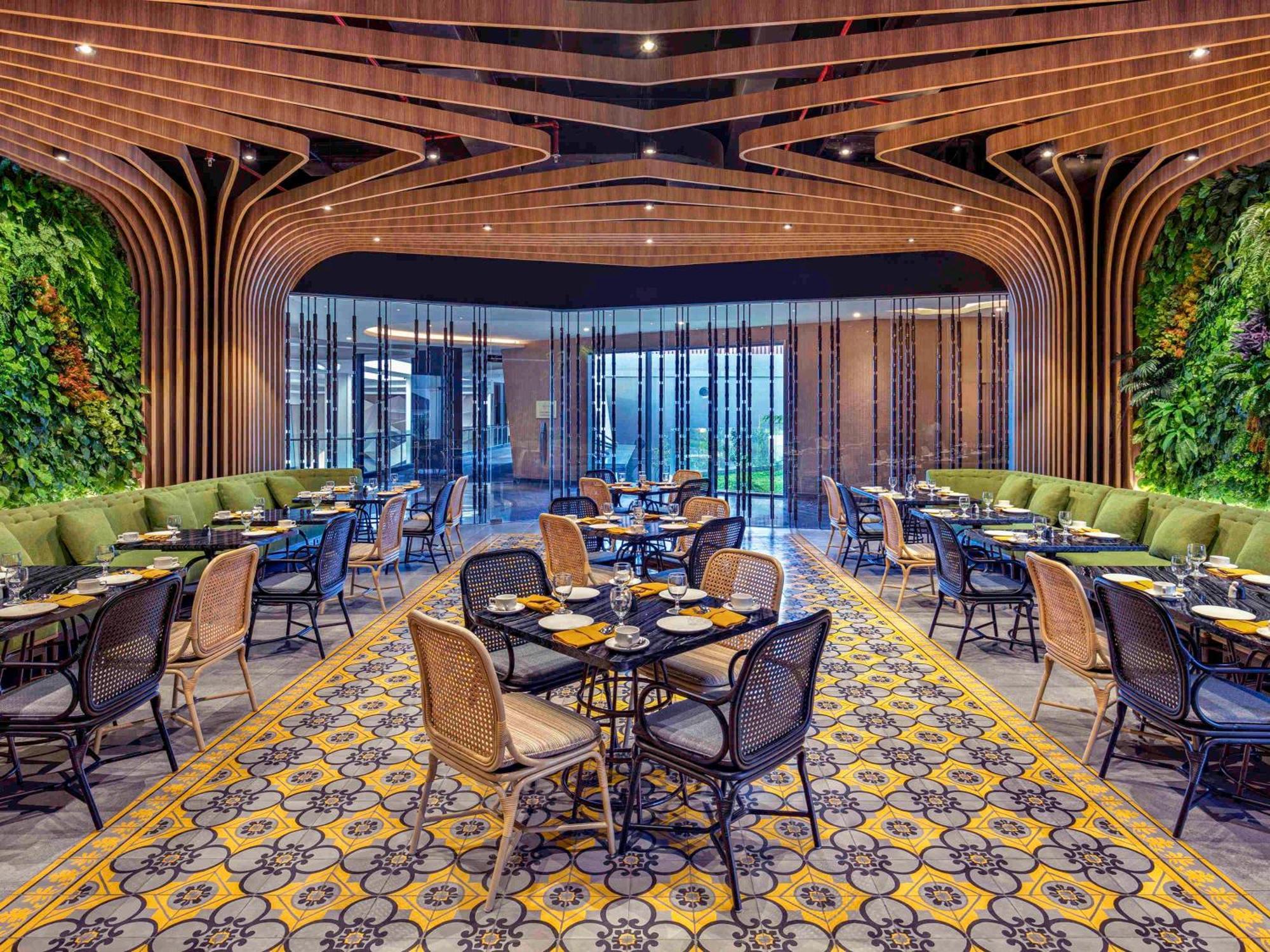 Grand Mercure Malang Buitenkant foto
